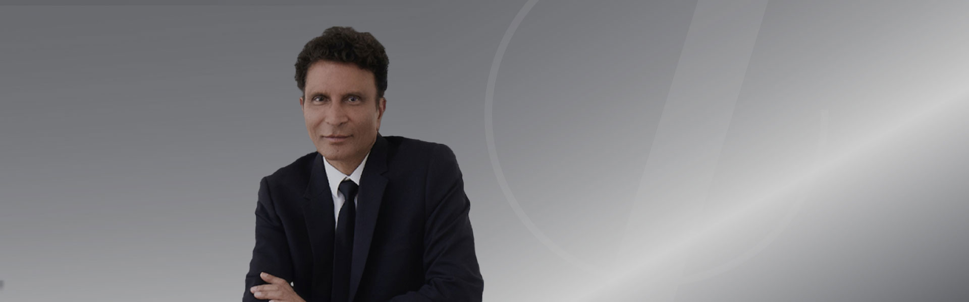 Dr. Raj Kanodia, rhinoplasty and facial contouring expert - meet the leading Beverly Hills rhinoplasty surgeon, visiting Dubai and Lucia Clinic for first time.